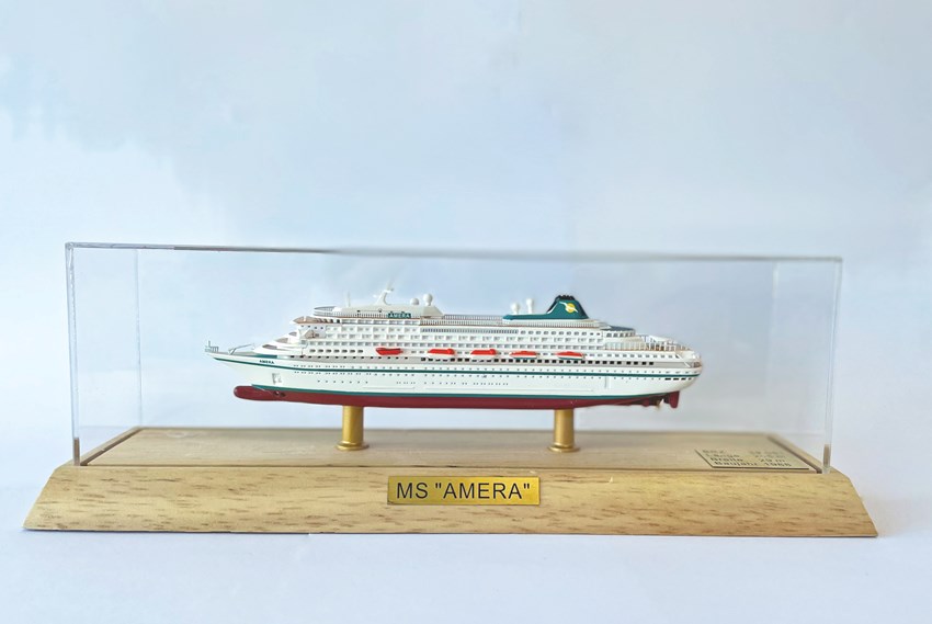 Miniatyrmodell av cruiseskipet «Amera». Foto.