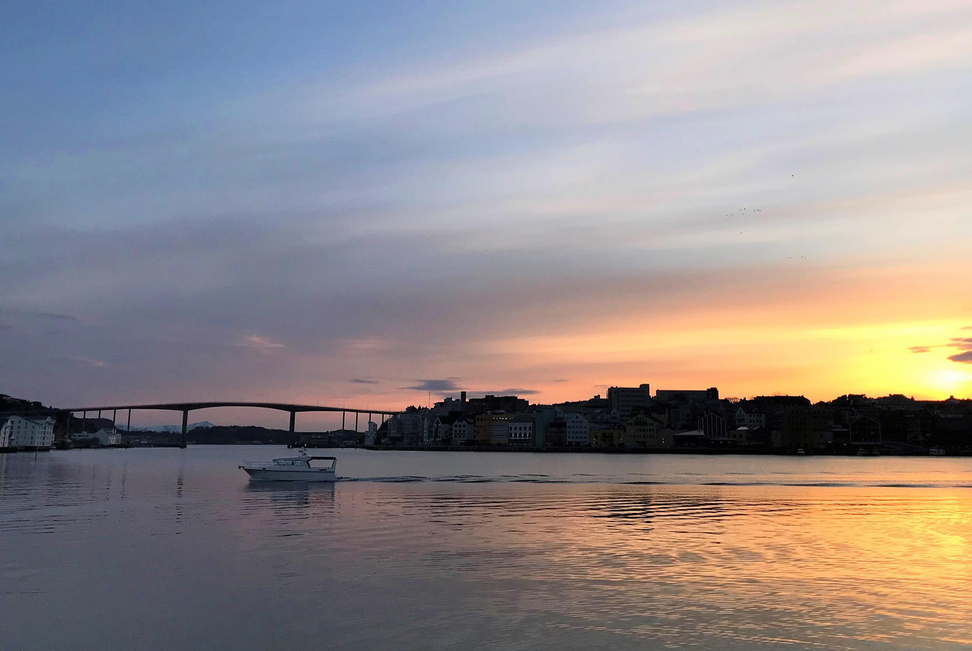 Ferdselsforbud under Sørsundbroa