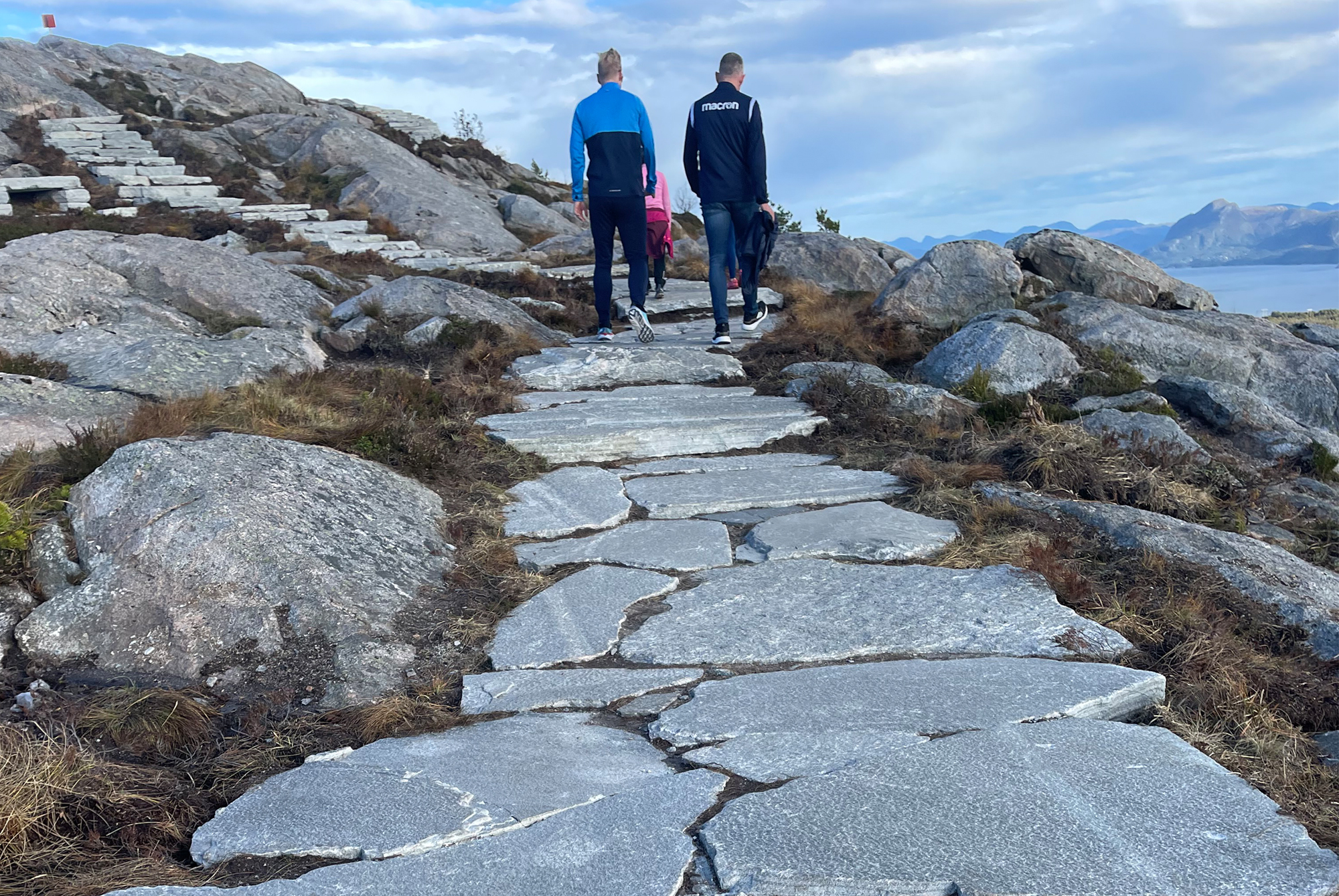 Easy hiking up Mount Kvernberget