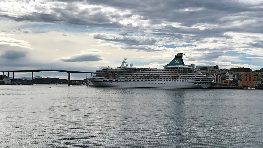 Cruiseskipet «Artania» til kai i Kristiansund. Foto.