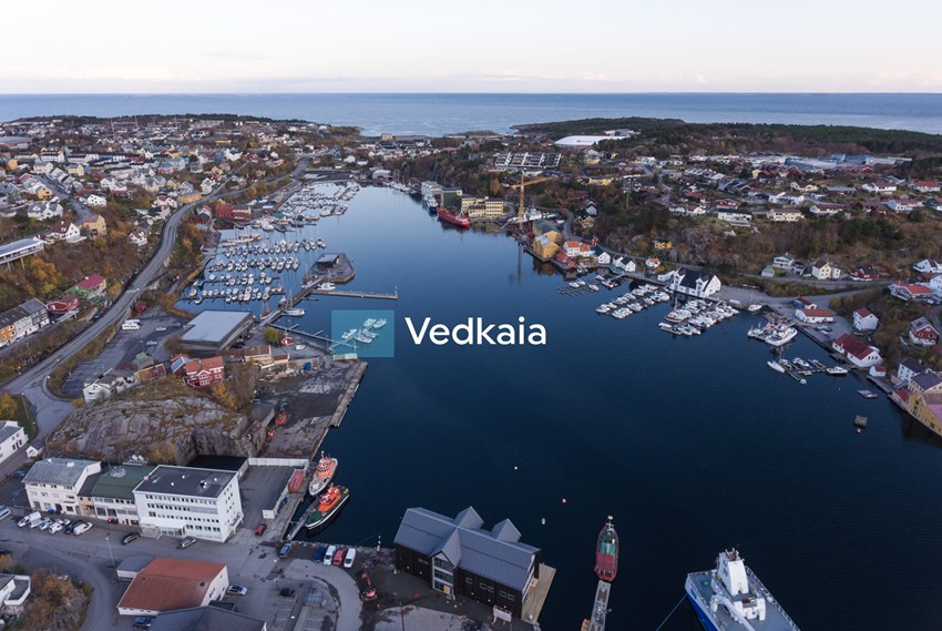 Dronebilde over Vågen som viser plassering av Vedkaia. Foto.