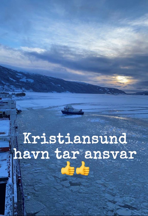 Mobilbilde av isbryting med teksten "Kristiansund havn tar ansvar" og to tommel opp (screenshot fra mobil)