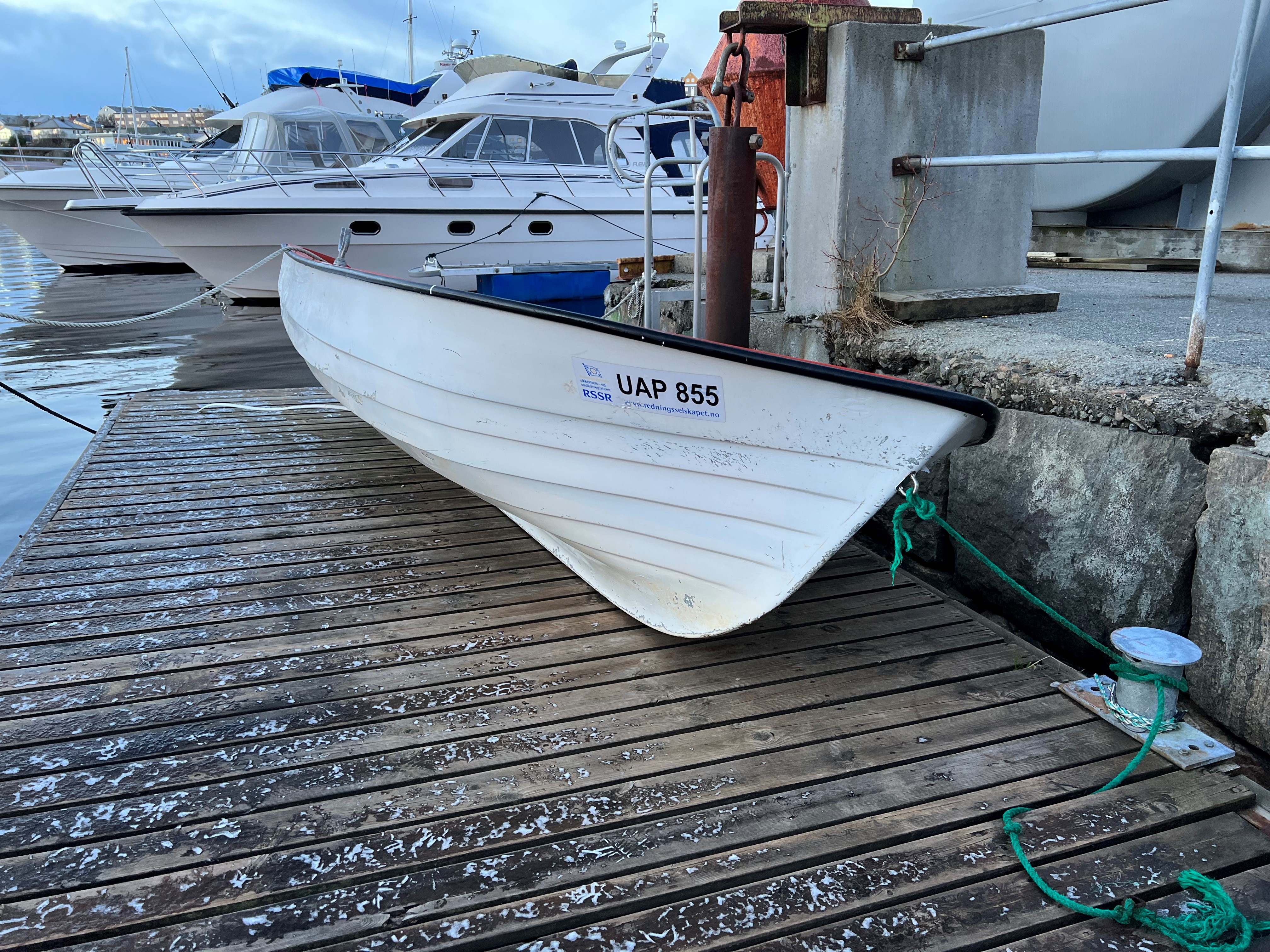 Etterlyser eier av plastbåt i Kristiansund