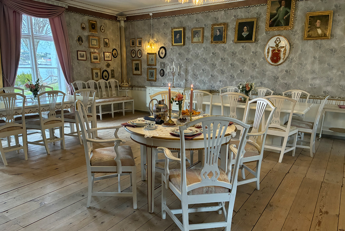 Cruise News and Easter Greetings 