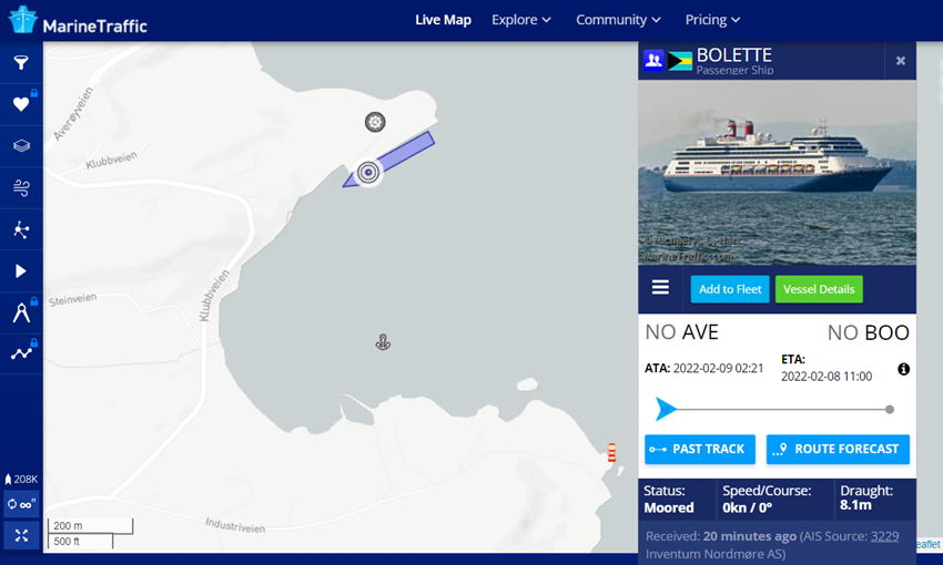 Skjermbilde fra Marine Traffic som viser cruiseskipet «Bolette» til kai på Averøy