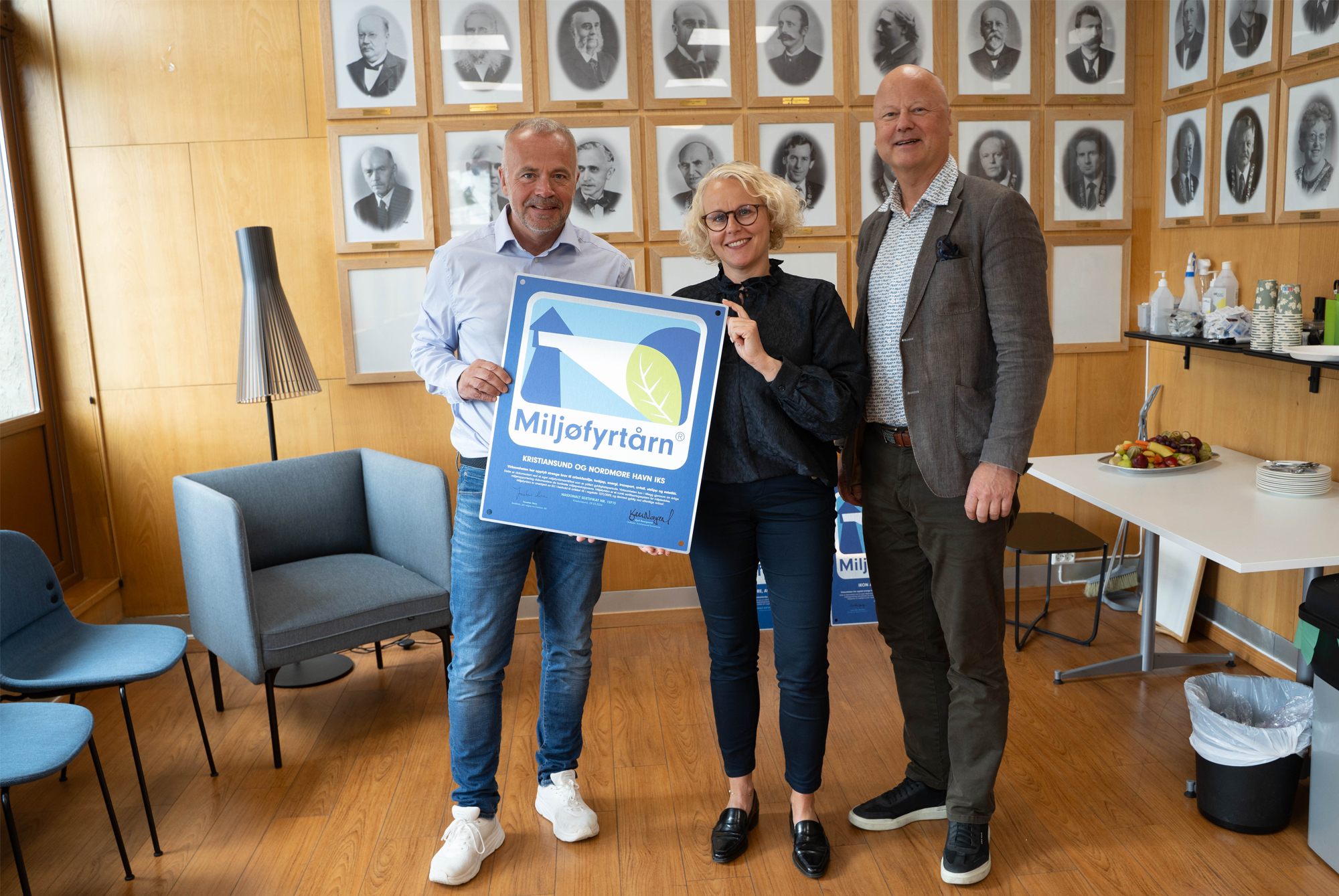 Overrekkelse av Miljøfyrtårn-diplom